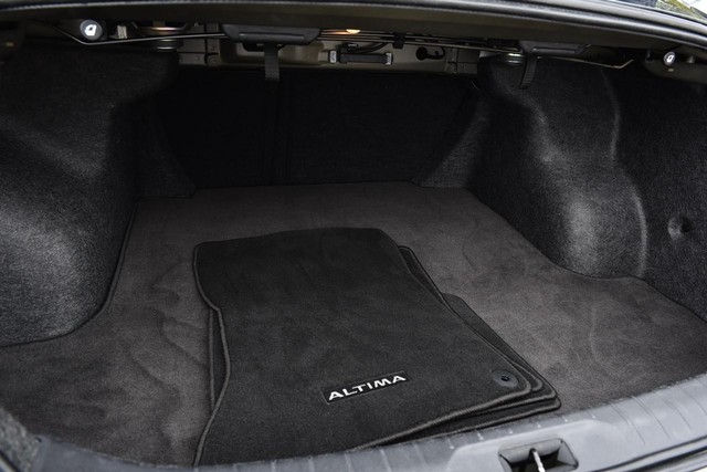 Nissan Altima Vehicle Image 23