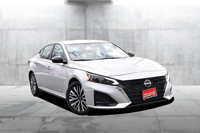 Nissan Altima Vehicle Image 02