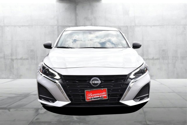 Nissan Altima Vehicle Image 04