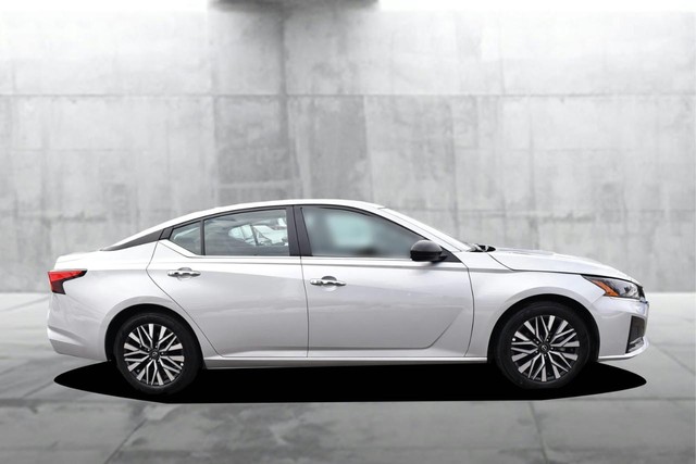 Nissan Altima Vehicle Image 05