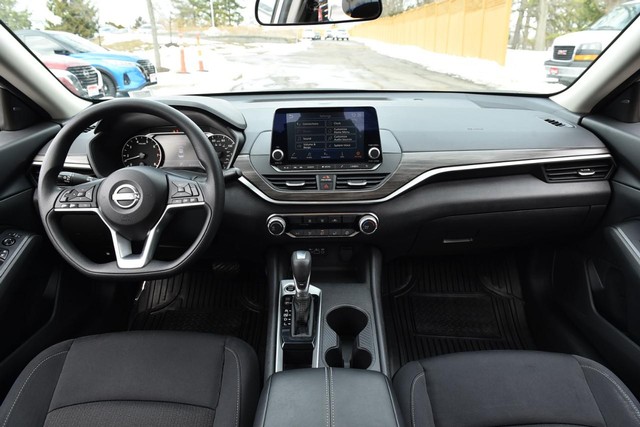 Nissan Altima Vehicle Image 08