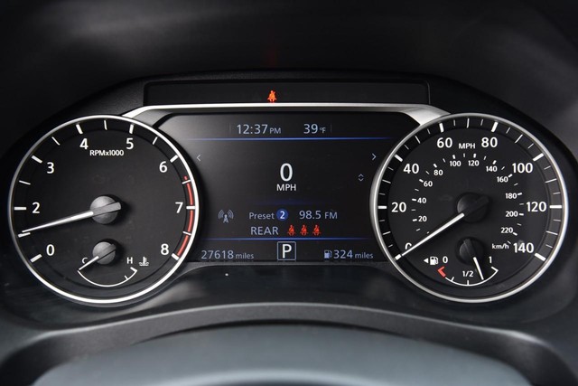 Nissan Altima Vehicle Image 12