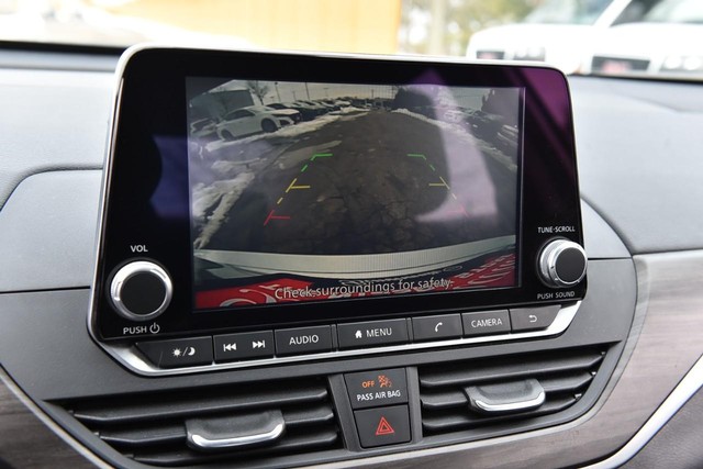 Nissan Altima Vehicle Image 13