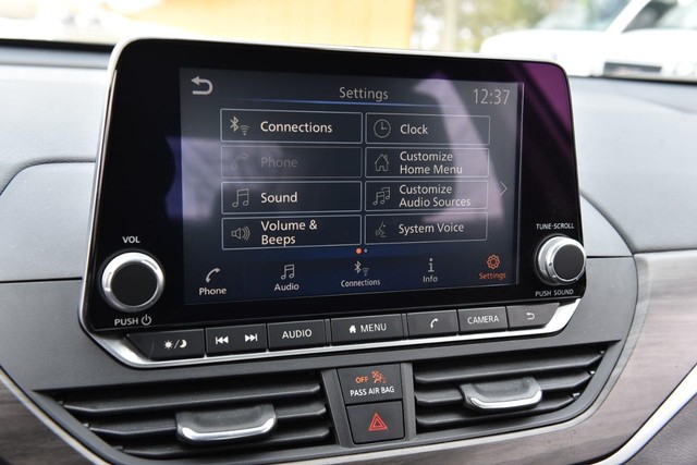 Nissan Altima Vehicle Image 14