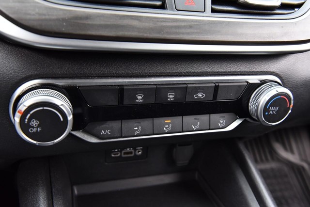 Nissan Altima Vehicle Image 15