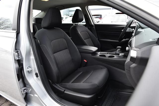 Nissan Altima Vehicle Image 20