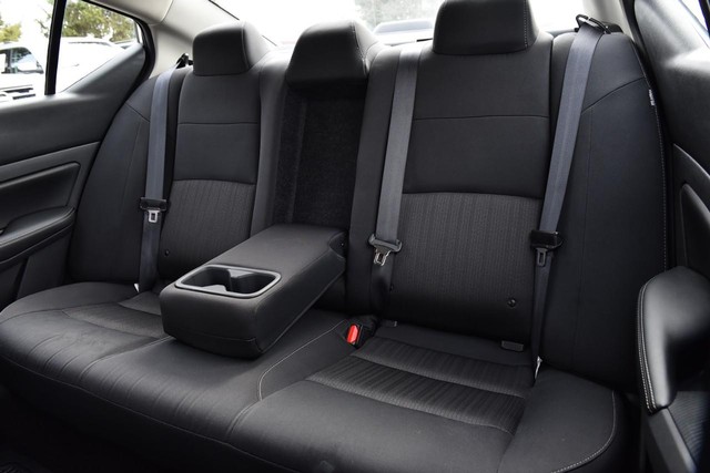 Nissan Altima Vehicle Image 21