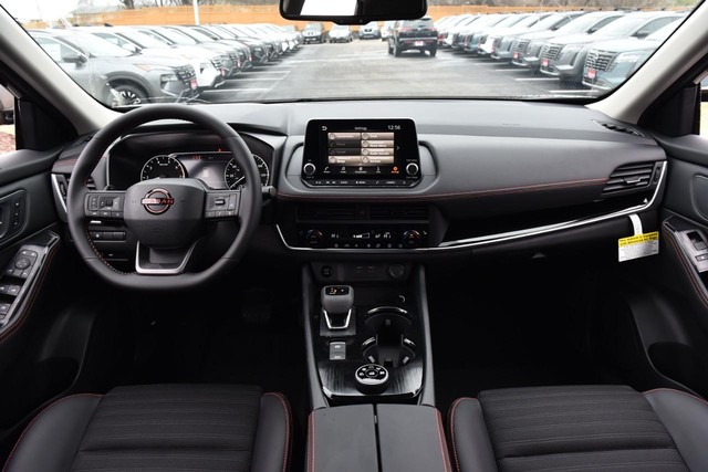 Nissan Rogue Vehicle Image 08