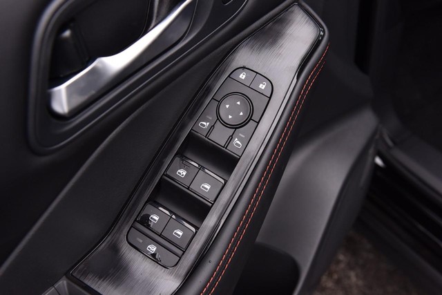 Nissan Rogue Vehicle Image 09