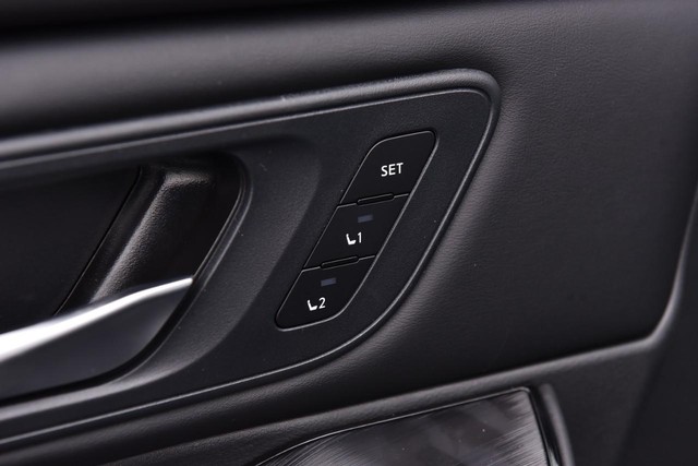 Nissan Rogue Vehicle Image 10