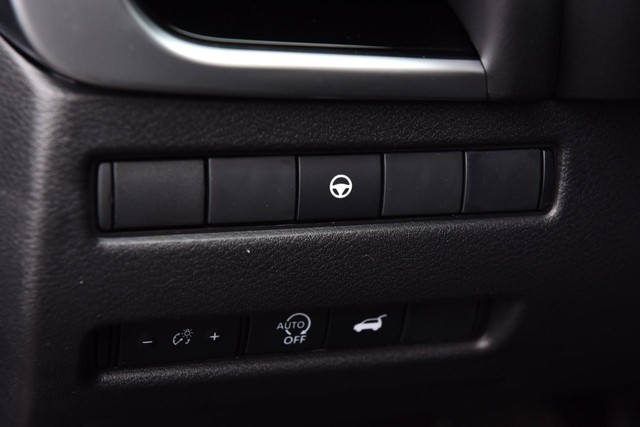 Nissan Rogue Vehicle Image 12