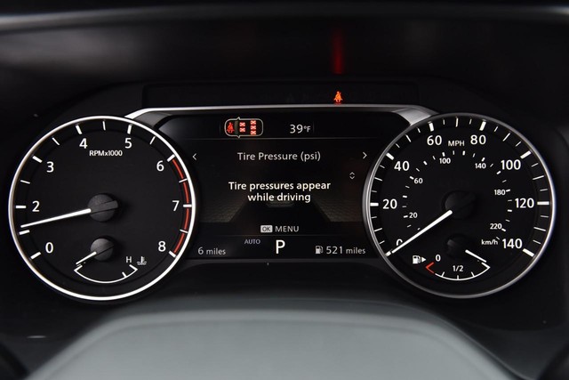 Nissan Rogue Vehicle Image 13