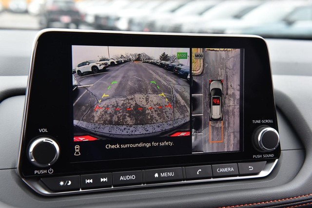 Nissan Rogue Vehicle Image 14