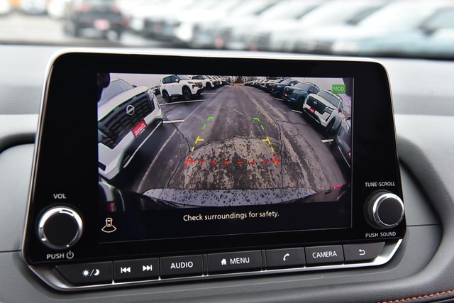 Nissan Rogue Vehicle Image 16