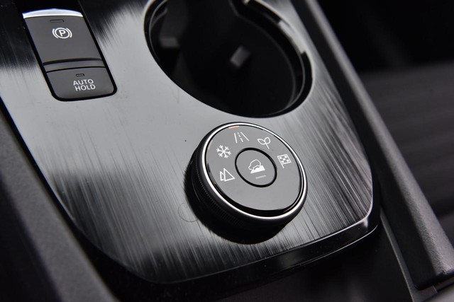 Nissan Rogue Vehicle Image 21