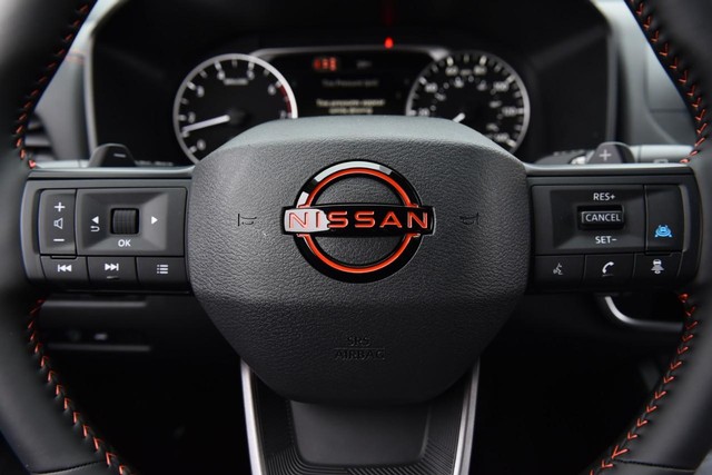 Nissan Rogue Vehicle Image 22