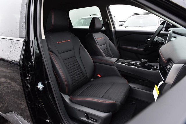 Nissan Rogue Vehicle Image 24