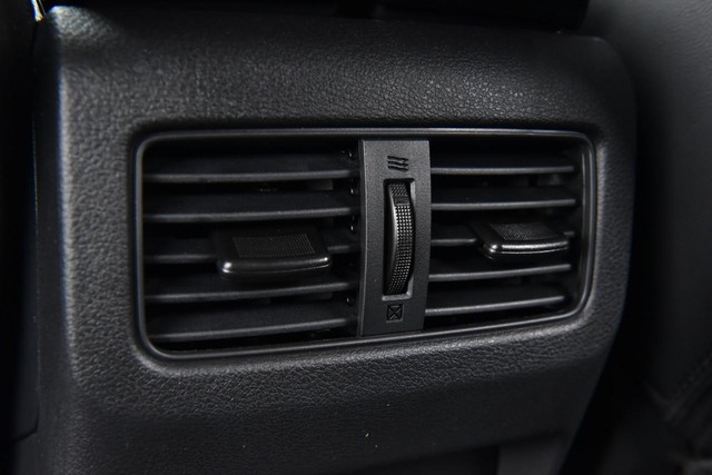 Nissan Rogue Vehicle Image 26