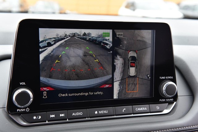 Nissan Rogue Vehicle Image 13