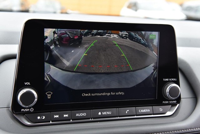 Nissan Rogue Vehicle Image 16