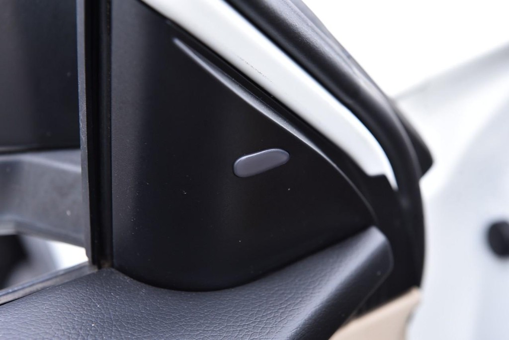 Nissan Rogue Vehicle Image 10