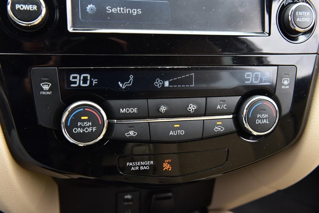 Nissan Rogue Vehicle Image 19