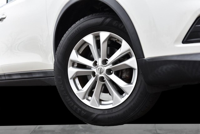 Nissan Rogue Vehicle Image 03