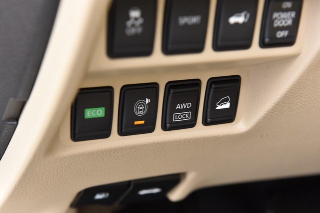 Nissan Rogue Vehicle Image 13