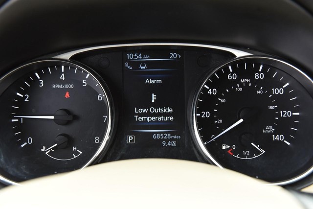 Nissan Rogue Vehicle Image 14