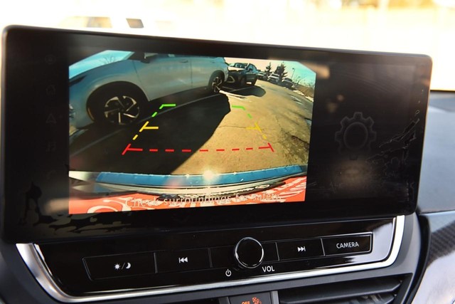 Nissan Altima Vehicle Image 13