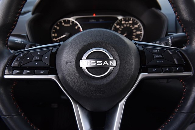 Nissan Altima Vehicle Image 18