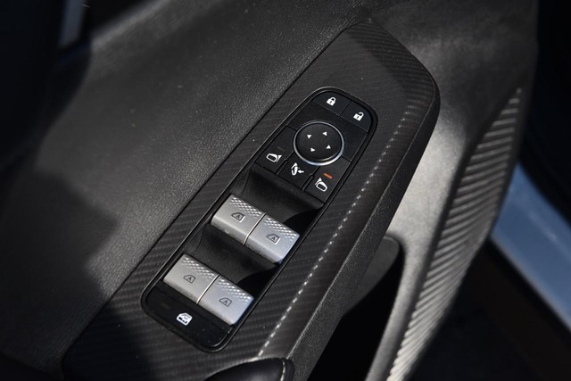 Mitsubishi Outlander Vehicle Image 09