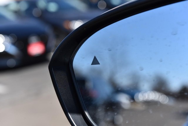 Mitsubishi Outlander Vehicle Image 10