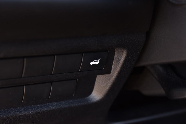 Mitsubishi Outlander Vehicle Image 11