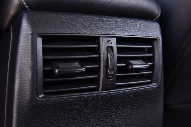 Mitsubishi Outlander Vehicle Image 26