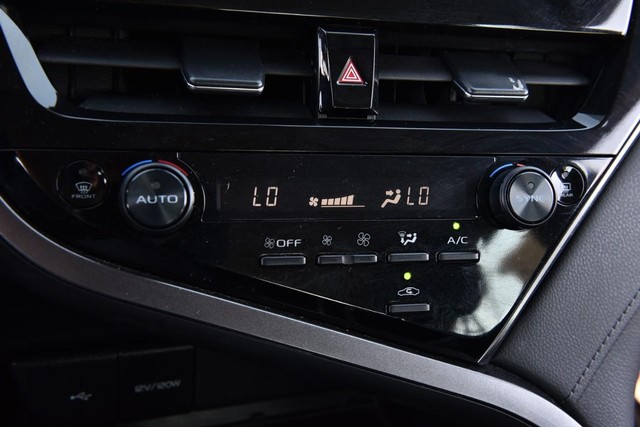 Toyota Camry Vehicle Image 14