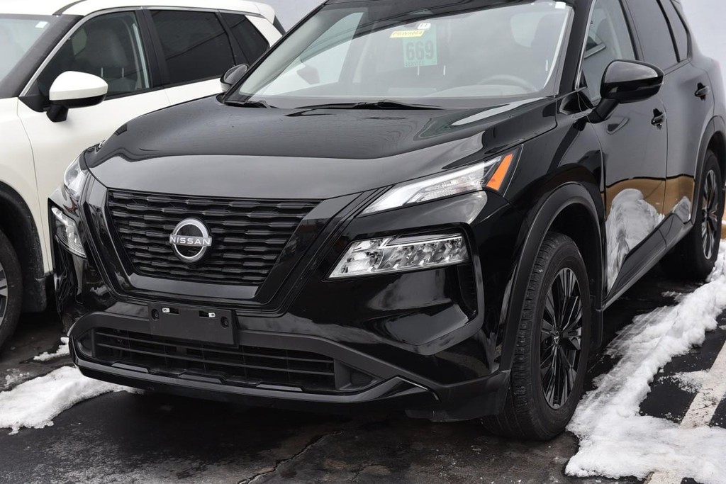 Nissan Rogue Vehicle Image 02