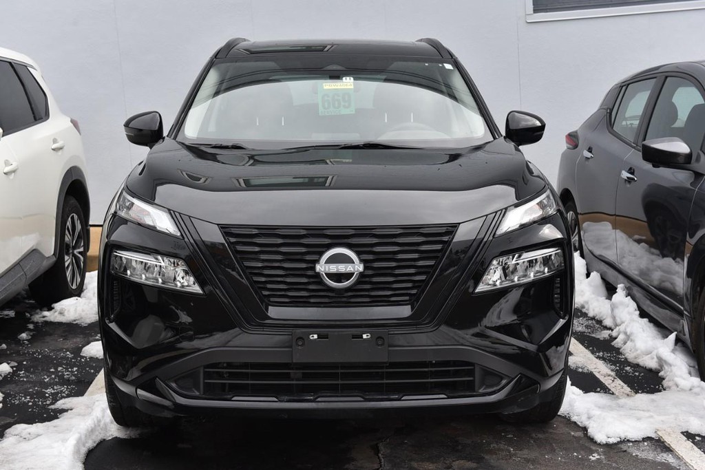 Nissan Rogue Vehicle Image 03