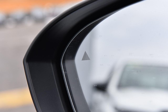 Nissan Rogue Vehicle Image 10