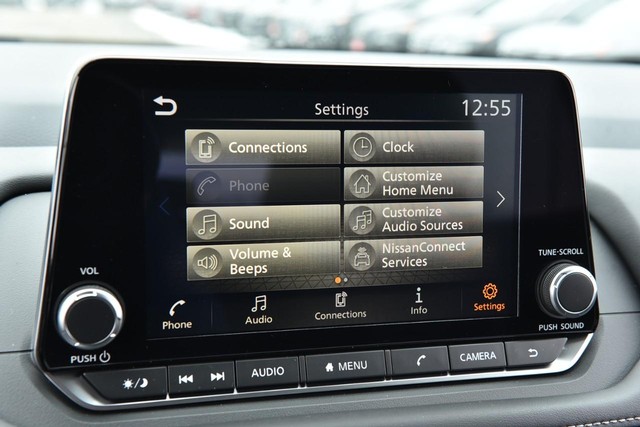 Nissan Rogue Vehicle Image 14