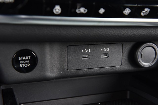 Nissan Rogue Vehicle Image 16