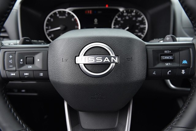 Nissan Rogue Vehicle Image 18