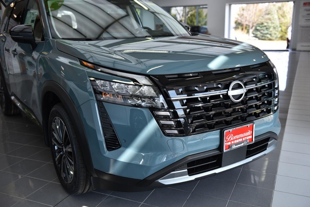 Nissan Pathfinder Vehicle Image 03