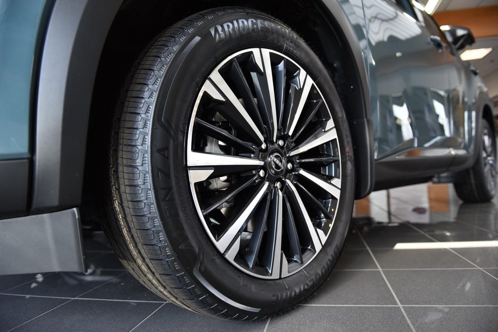 Nissan Pathfinder Vehicle Image 04