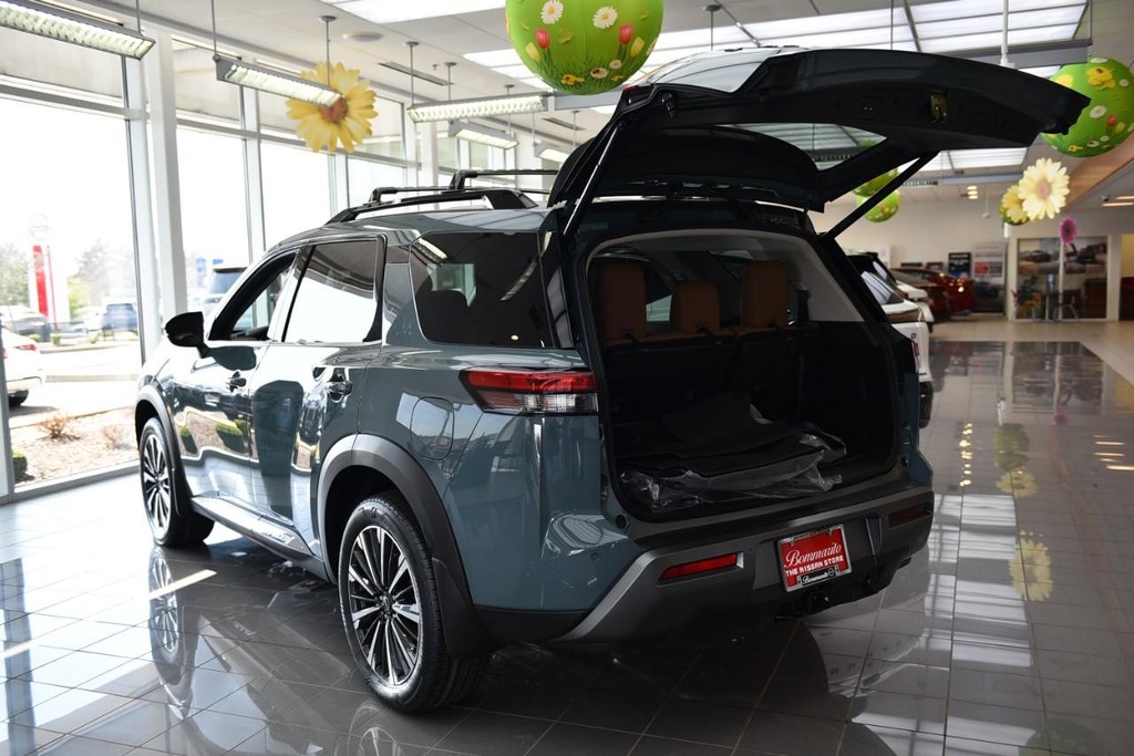 Nissan Pathfinder Vehicle Image 05