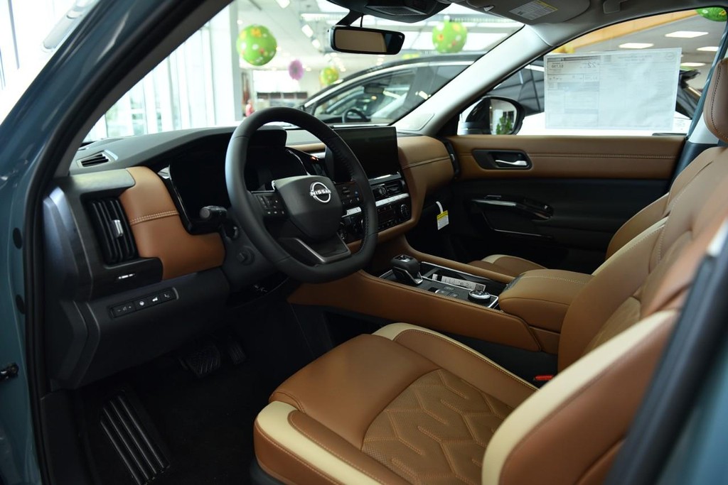 Nissan Pathfinder Vehicle Image 07