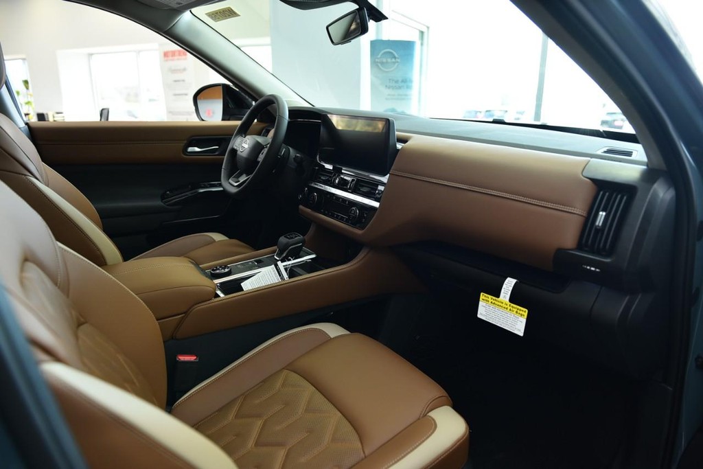 Nissan Pathfinder Vehicle Image 08