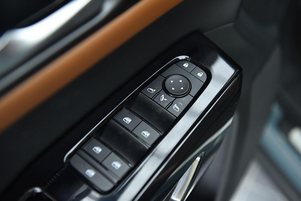 Nissan Pathfinder Vehicle Image 09