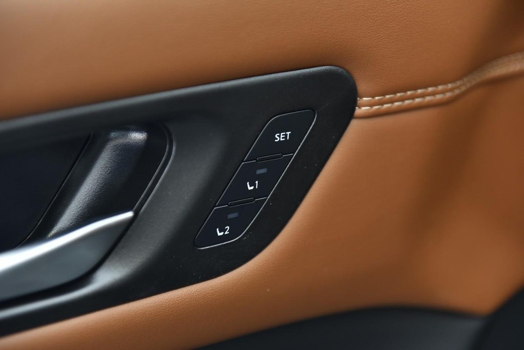 Nissan Pathfinder Vehicle Image 10