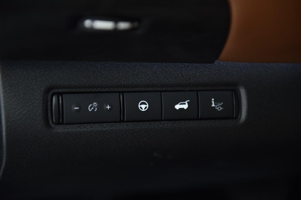 Nissan Pathfinder Vehicle Image 12